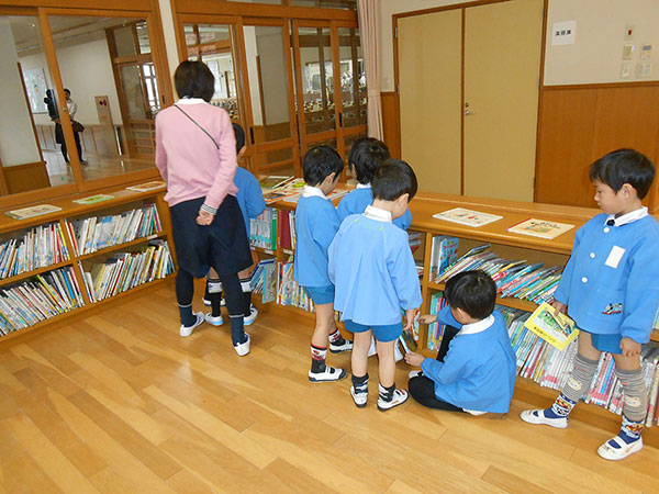 図書の閲覧コーナー